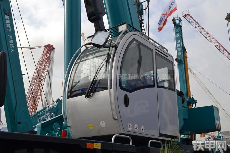 山河智能SWRT55起重机局部