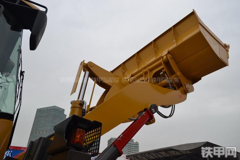 山东临工LG938L装载机局部