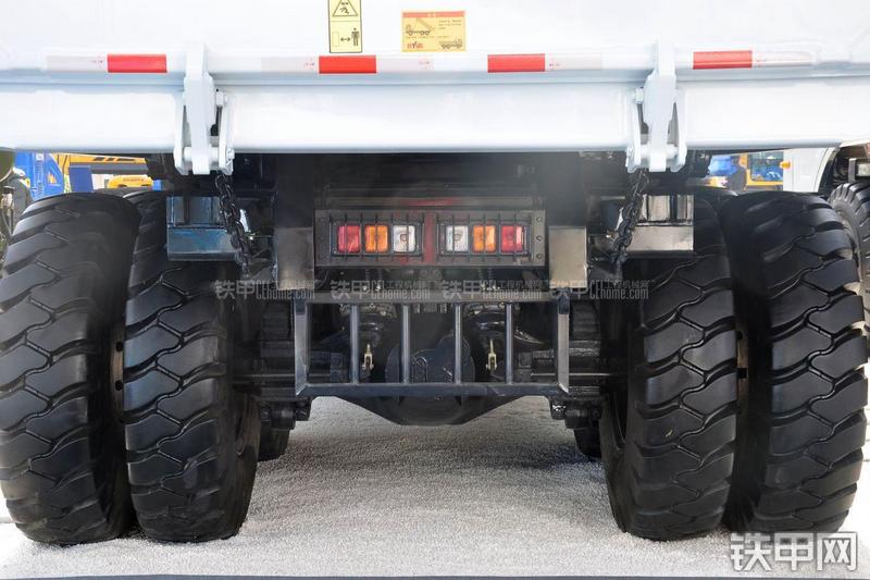 宇通YT3628非公路自卸车局部