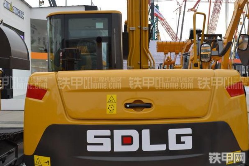 山东临工LG690E挖掘机整机外观