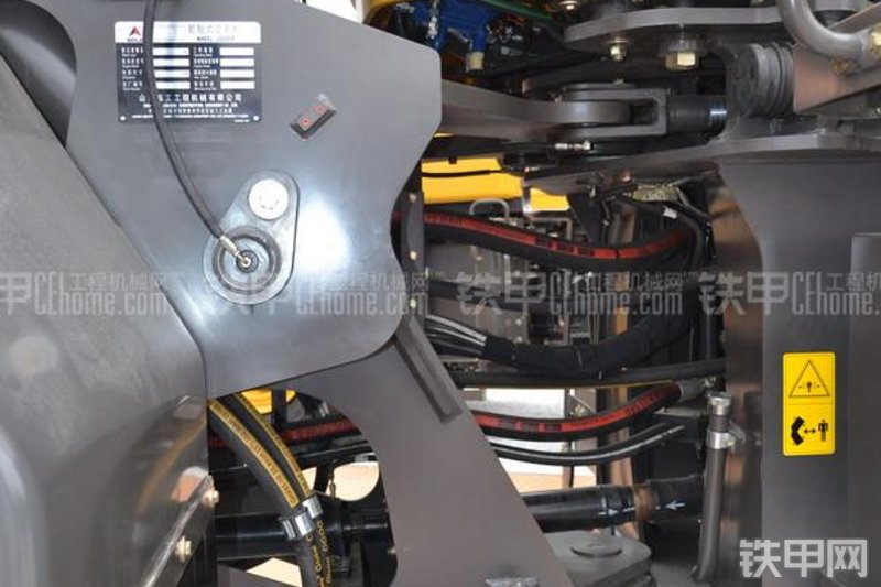 山东临工LG989装载机局部