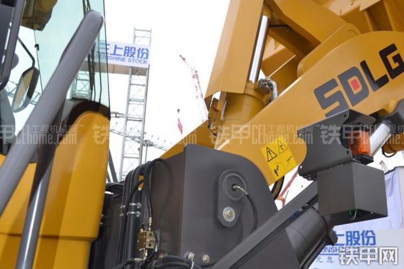 山东临工LG989装载机局部