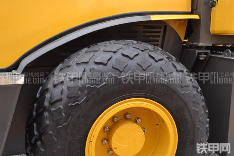 山东临工LGS812H压路机局部