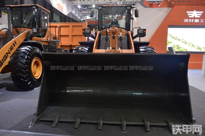 英轩重工YX655装载机展会( )