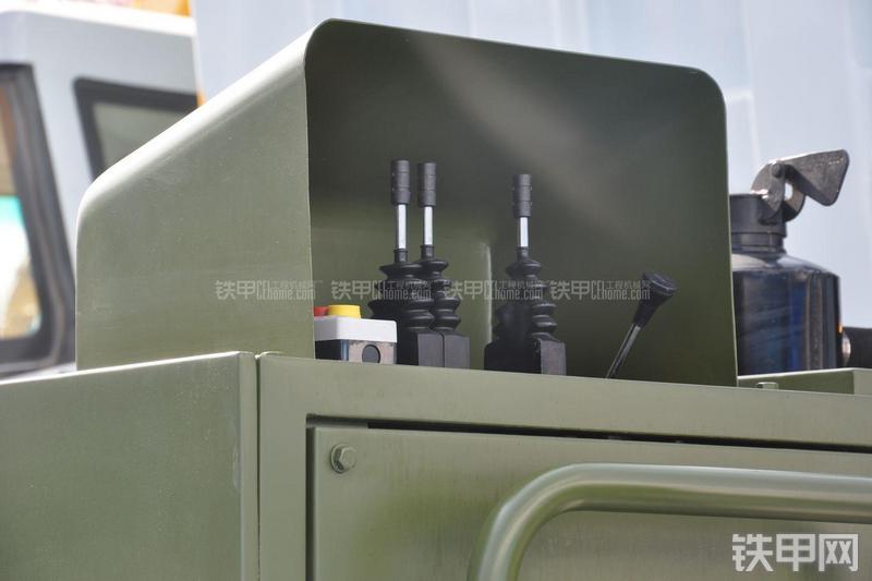 宇通YTA820水平定向钻局部