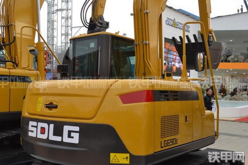 山东临工LG690E挖掘机整机外观