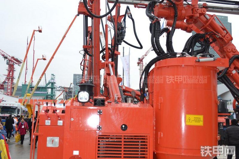 山特维克DH350凿岩钻机局部