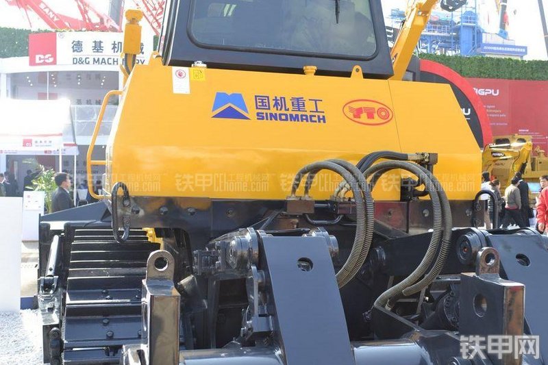 国机洛建YD230液力传动推土机整机外观