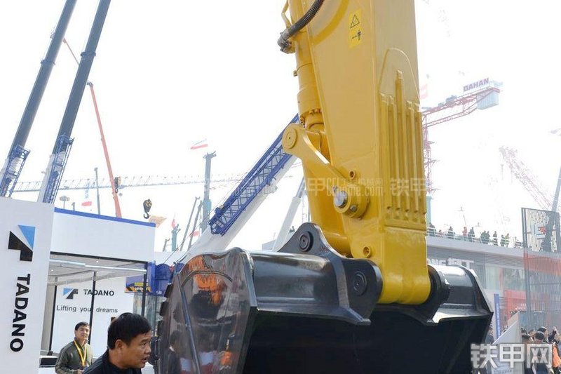 中联重科ZE520ESP挖掘机局部