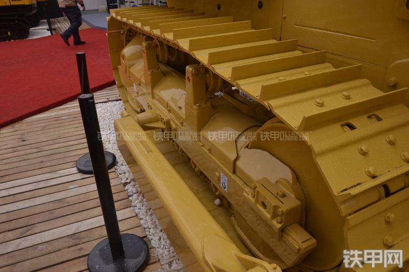 彭浦PD165Y-3推土机局部