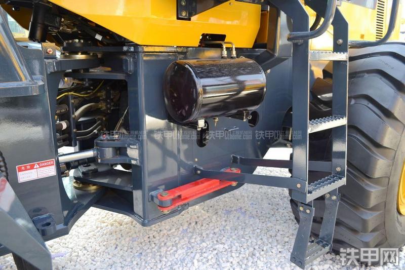 国机常林956X装载机局部