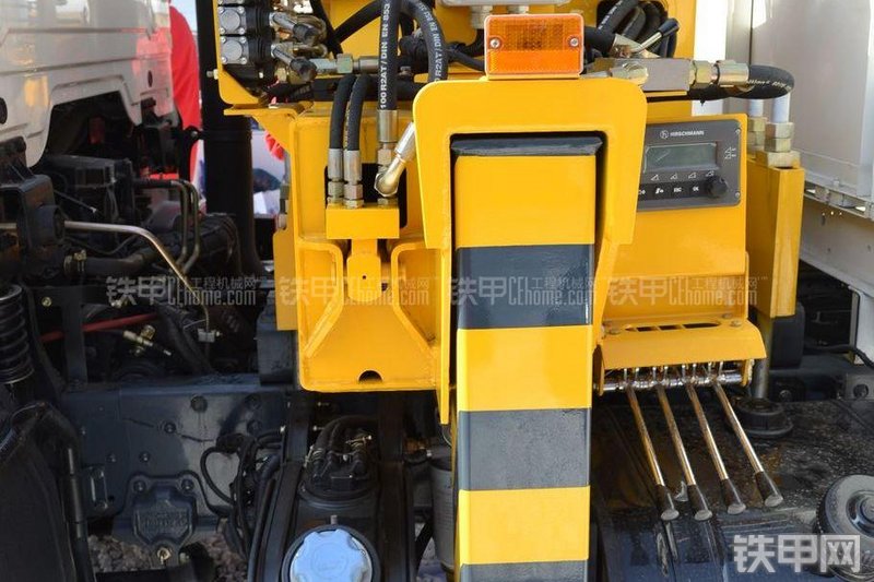 国机常林CHL5160JSQD4起重机局部