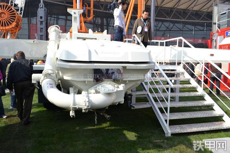 中联重科ZLJ5339THB 49X-6RZ泵车局部