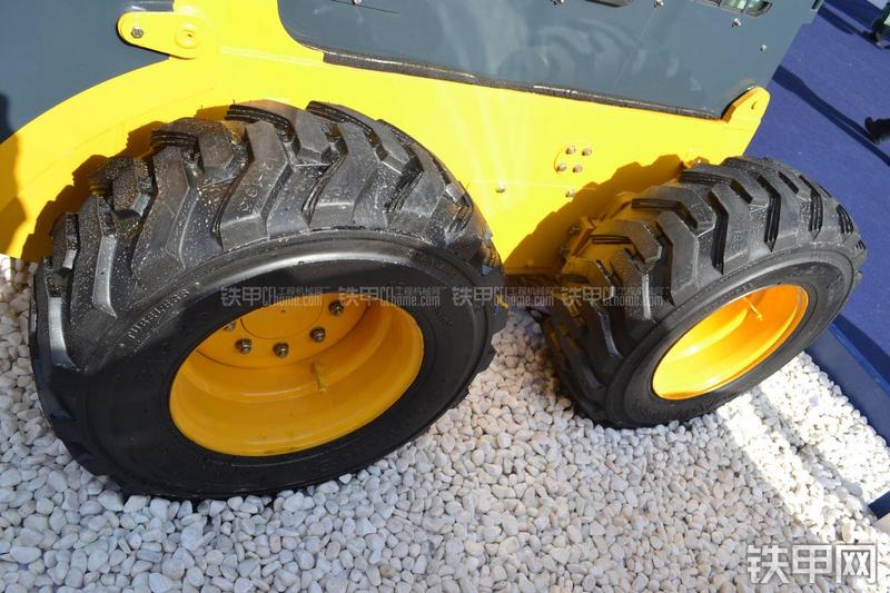 国机常林275滑移装载机局部