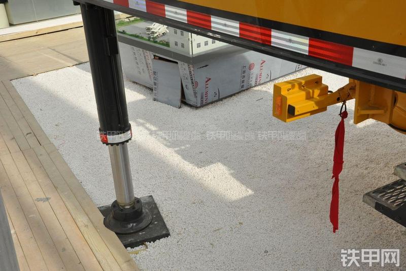 山推HJC5410THB-56五十铃泵车局部