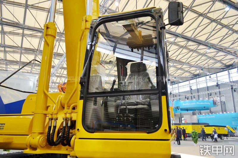 中联重科ZE360E挖掘机局部