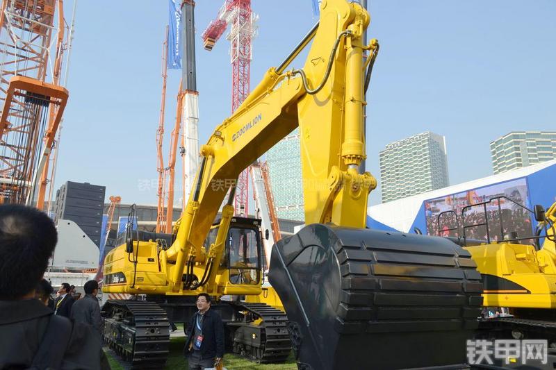 中联重科ZE700ESP挖掘机整机外观