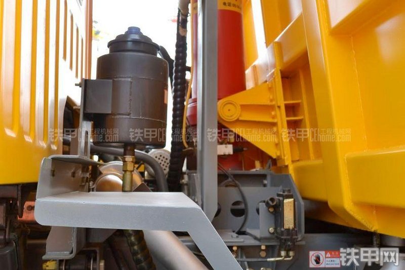 中环动力M420多桥非公路自卸车局部