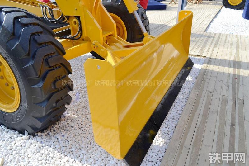 国机常林722H平地机局部