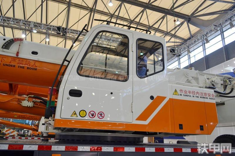 中联重科QY55V起重机局部