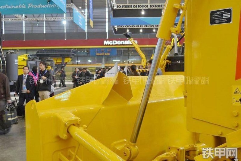 中联重科ZD230-5推土机局部