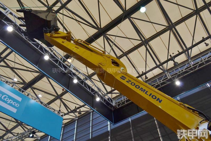 中联重科ZE60E-1挖掘机局部