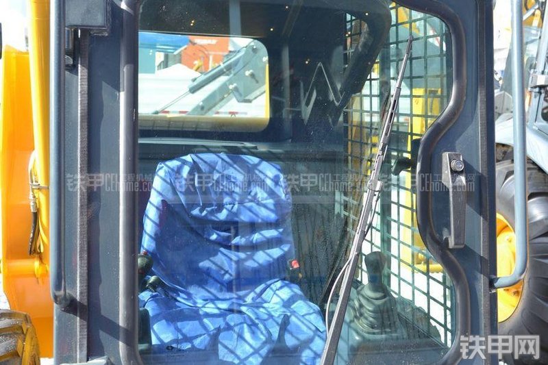 国机常林275滑移装载机局部