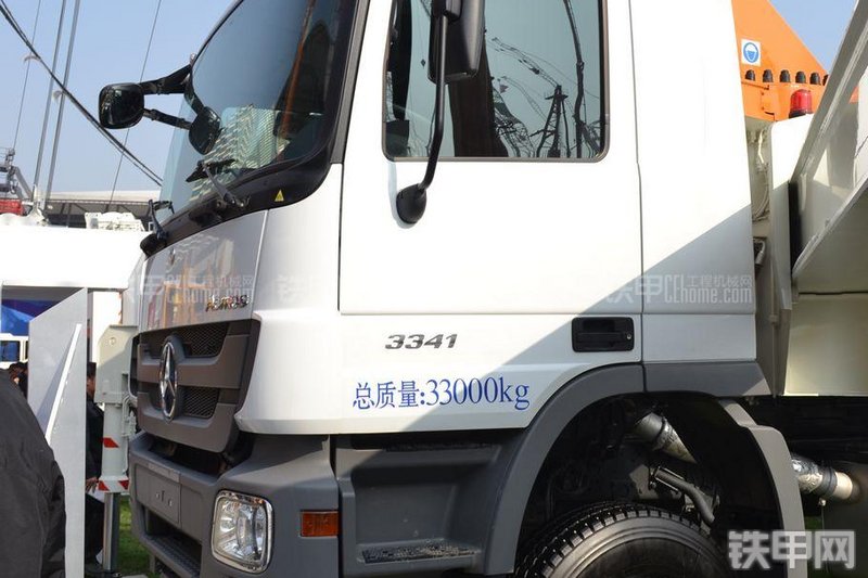 中联重科ZLJ5339THB 49X-6RZ泵车局部