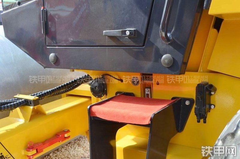 国机常林SLD212H压路机局部