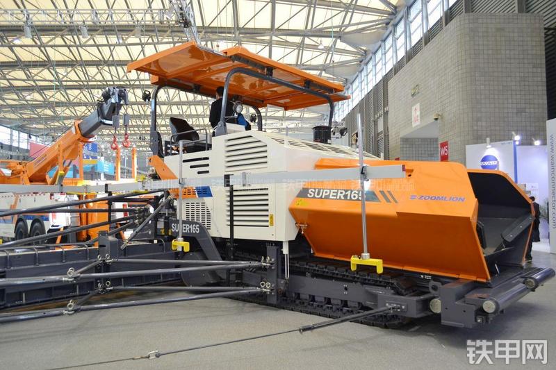 中联重科SUPER165沥青摊铺机整机外观