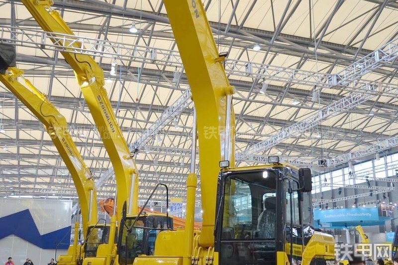 中联重科ZE210E挖掘机整机外观