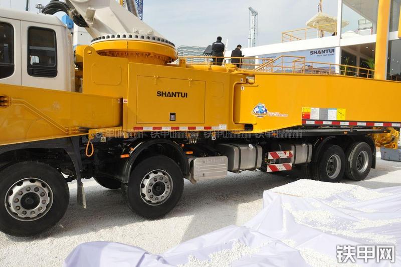 山推HJC5410THB-56五十铃泵车局部