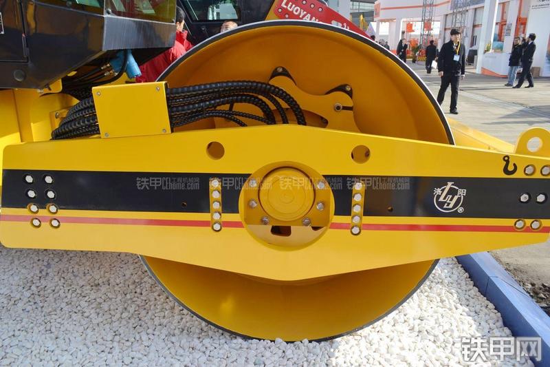 国机常林SLD212H压路机局部