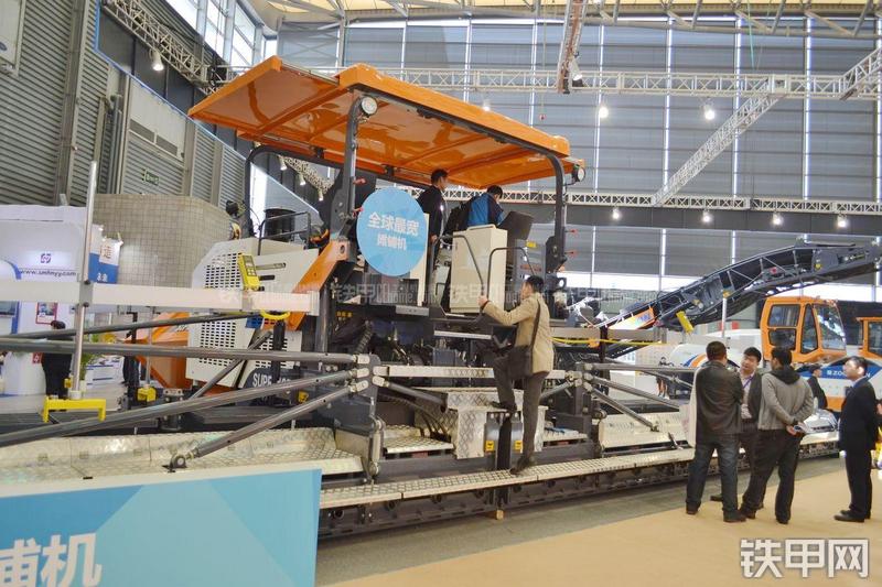 中联重科SUPER165沥青摊铺机整机外观