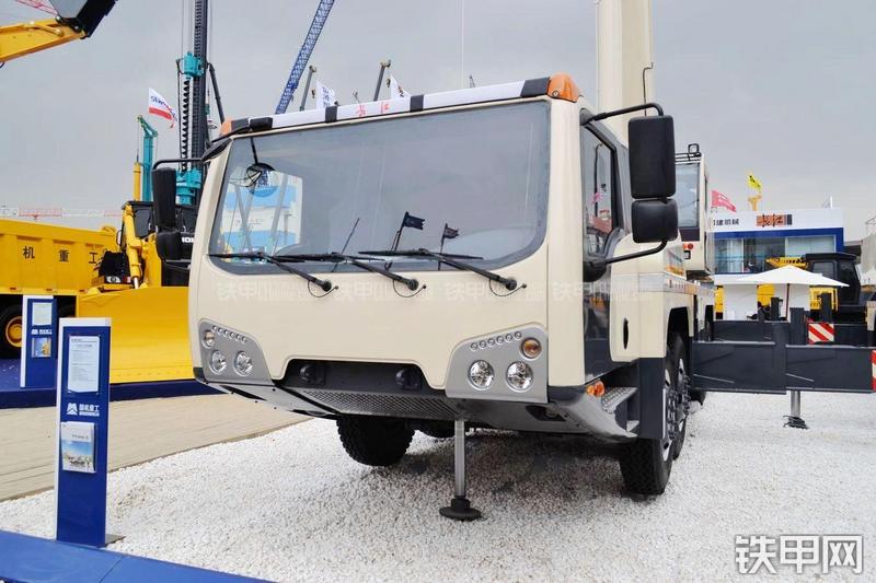 四川长江TTC100G1-III起重机整机外观