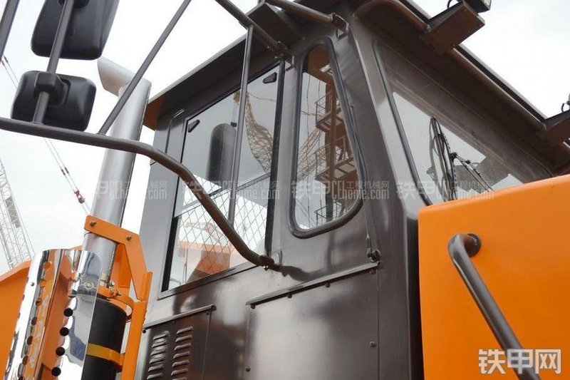 中环动力BZK A300D非公路自卸车局部