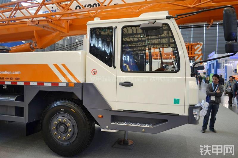 中联重科QY20VF起重机局部