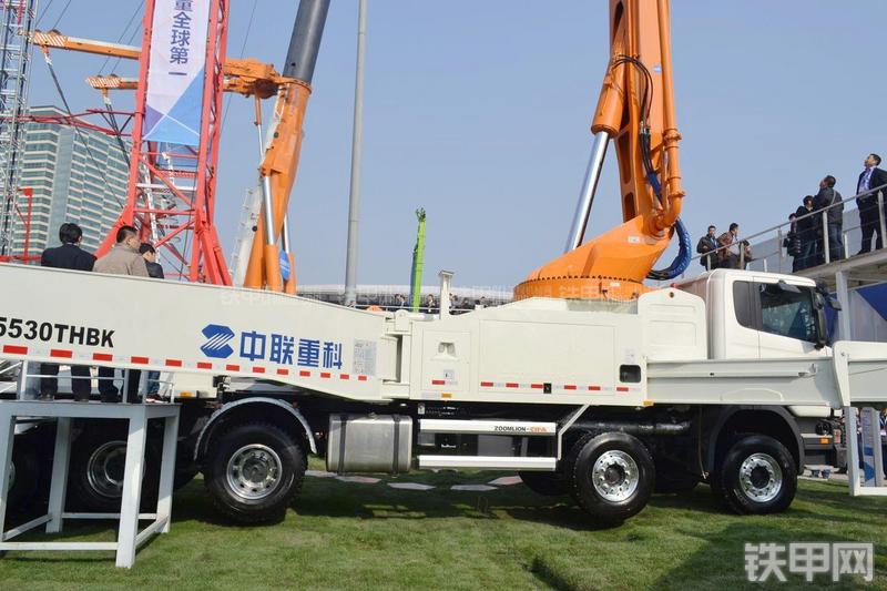 中联重科ZLJ5330THBK-64X-6RZ泵车局部