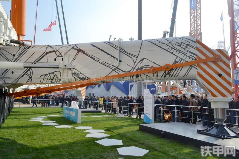 中联重科QAY2000起重机局部