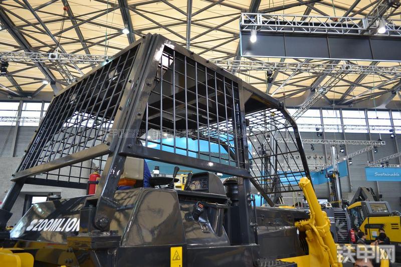 中联重科ZD160F-5推土机局部