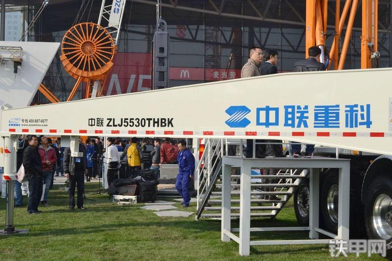 中联重科ZLJ5330THBK-64X-6RZ泵车局部