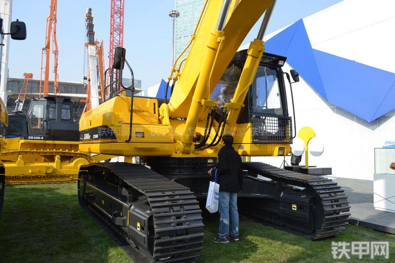 中联重科ZE480ESP挖掘机整机外观