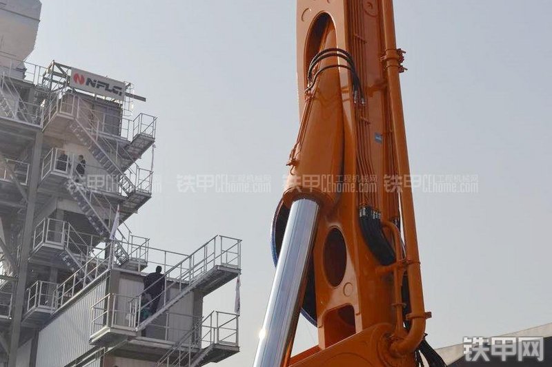 中联重科ZLJ5910THBS-101-7RZ泵车局部