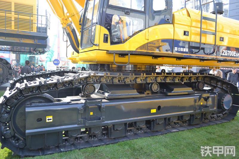 中联重科ZE700ESP挖掘机局部