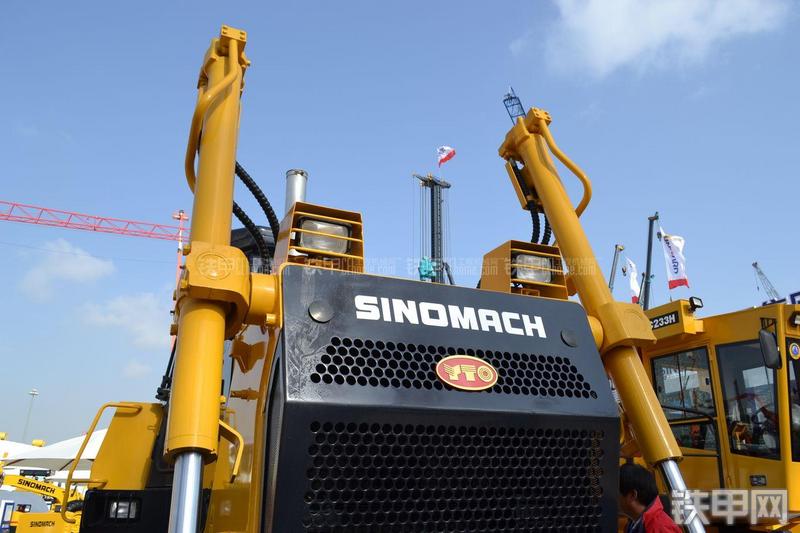 国机洛建YD230液力传动推土机局部