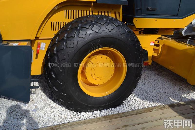 国机常林8146压路机局部