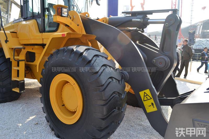 沃尔沃L105装载机局部