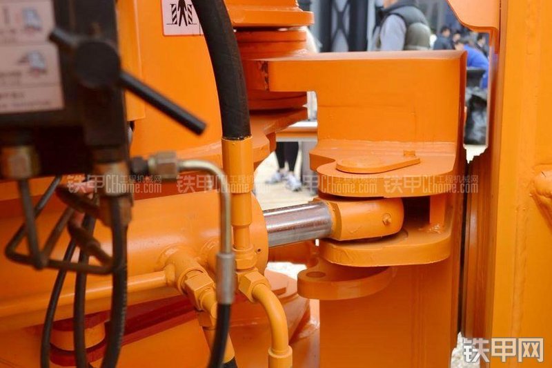 中环动力BZK A300D非公路自卸车局部