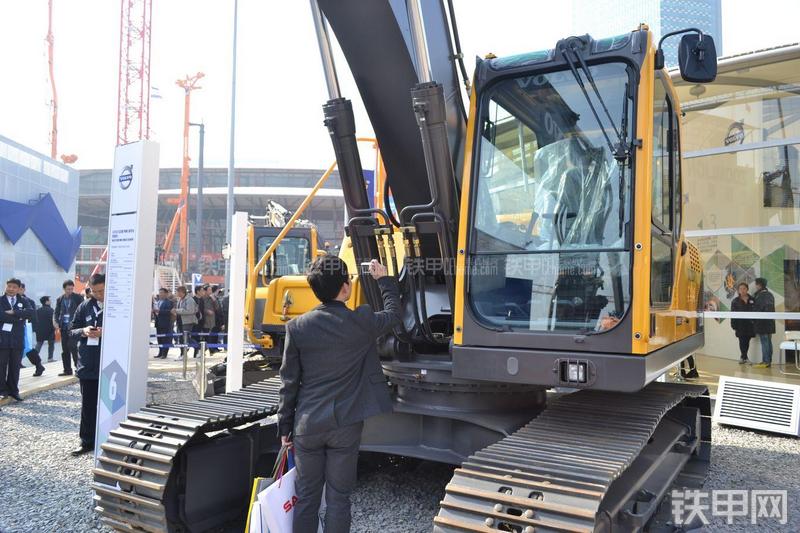 沃尔沃EC210B-Prime挖掘机整机外观