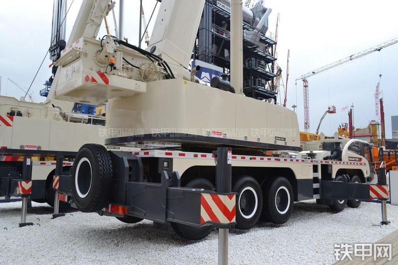 四川长江TTC100G1-III起重机整机外观